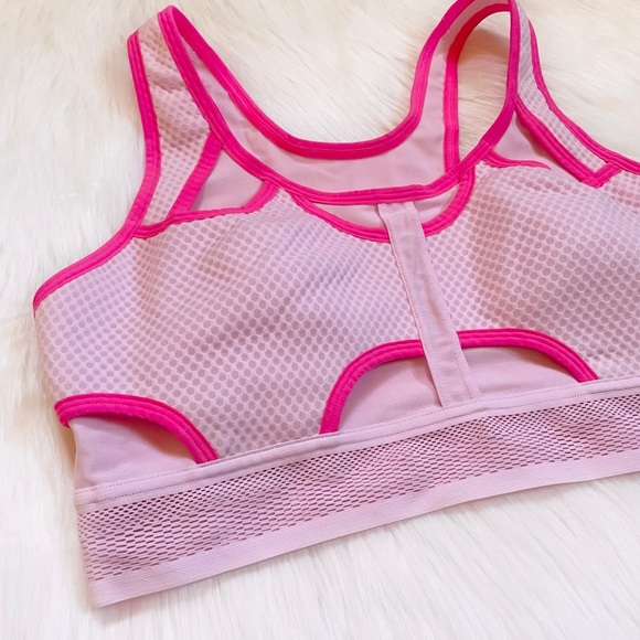 Nike Swoosh UltraBreathe Dri-Fit Sports Bra - Picture 2 of 6